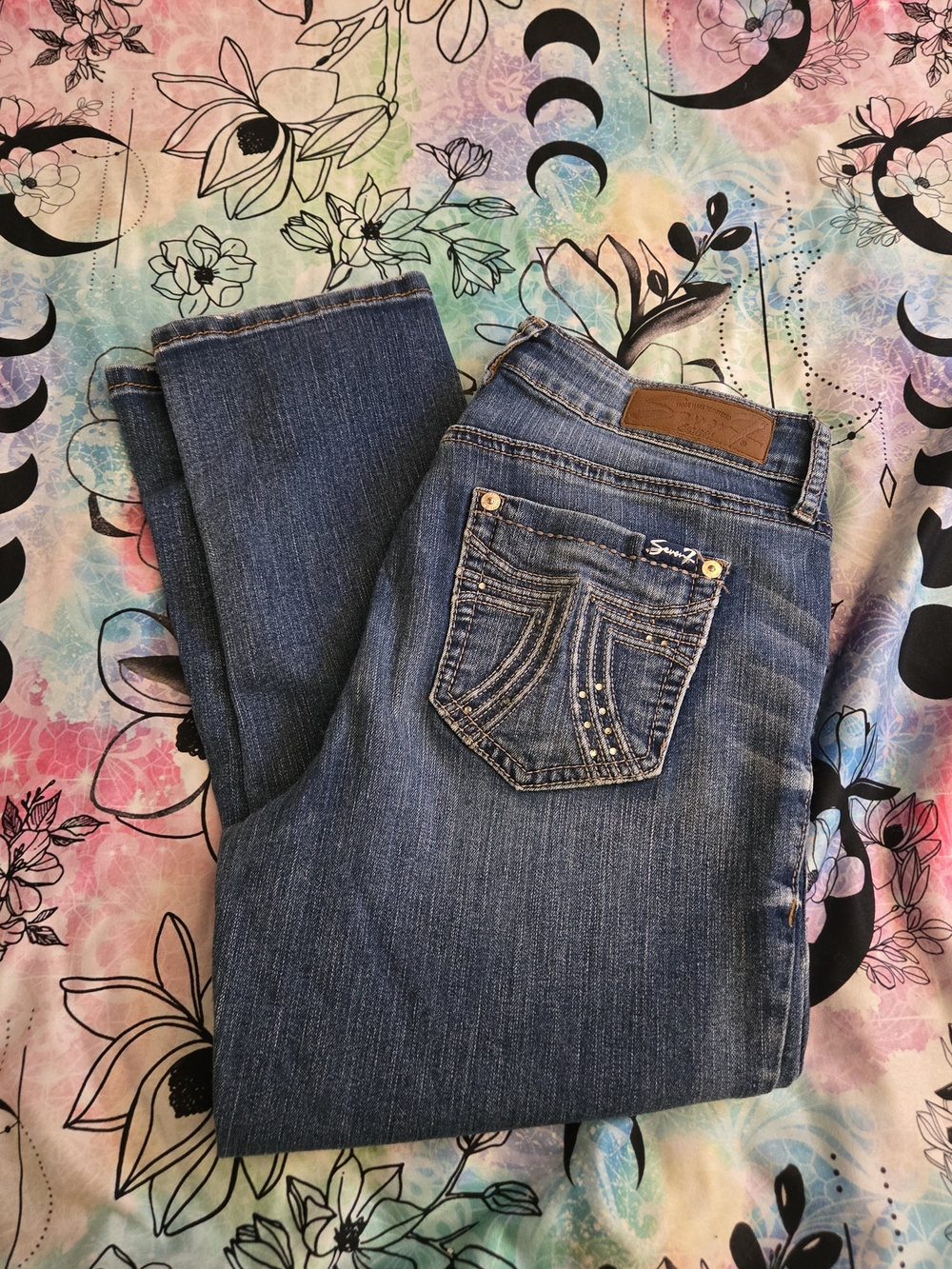 1ISeven7 Women's Blue Capris with Embellished Back Pockets